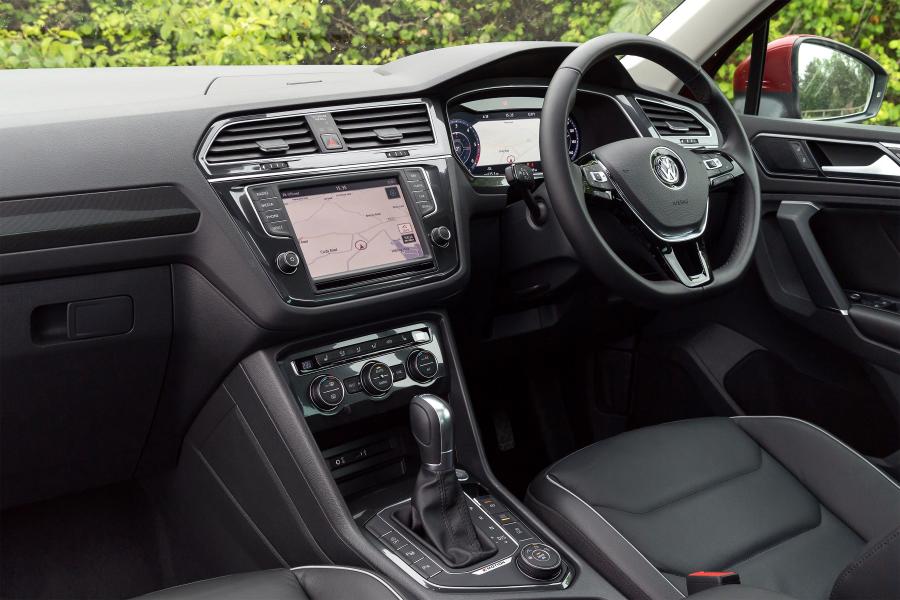 Интерьер Volkswagen Tiguan 2016 года  (UK) (фото 38 из 40)